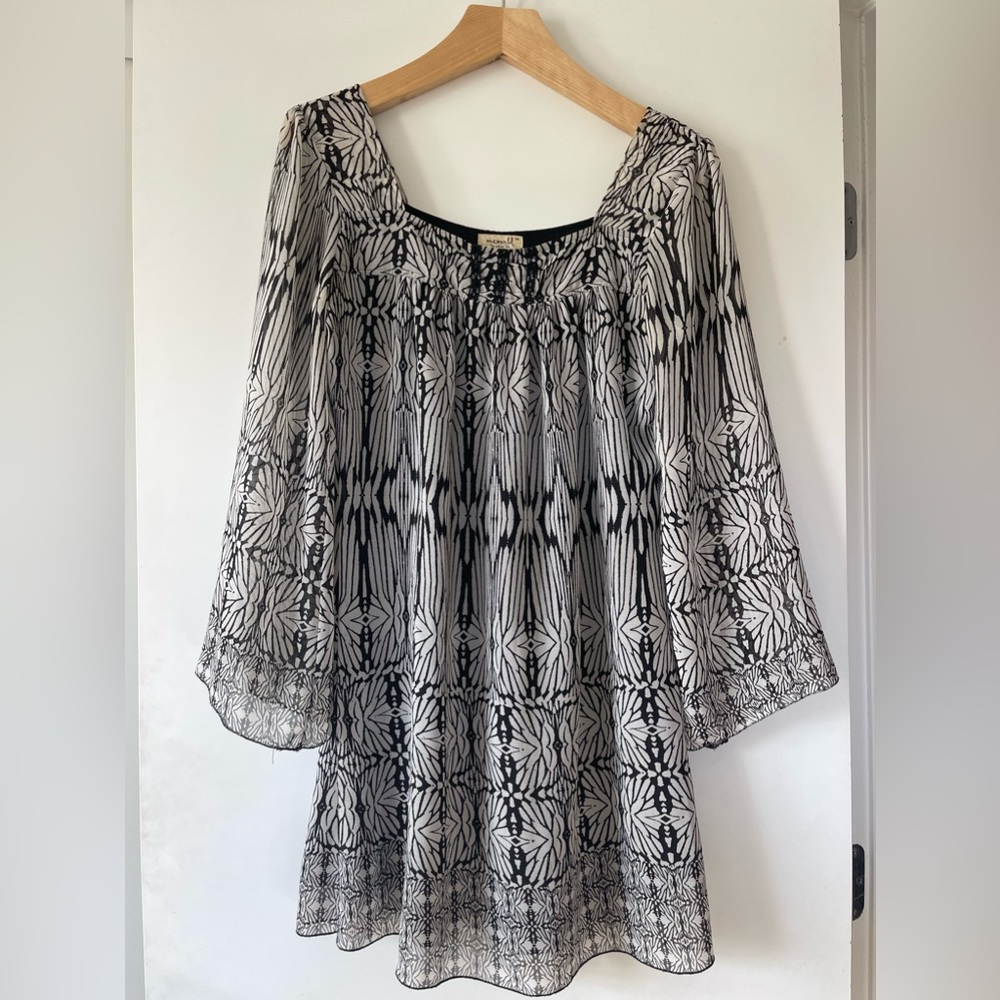 Aline dress with trumpet sleeves